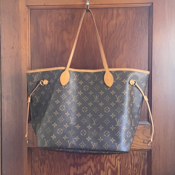Louis Vuitton Handbags - Authentic Louis Vuitton Neverfull MM tote